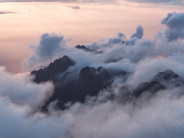 梵净山在贵州哪个市哪个县(梵净山在贵州哪个市哪个县)